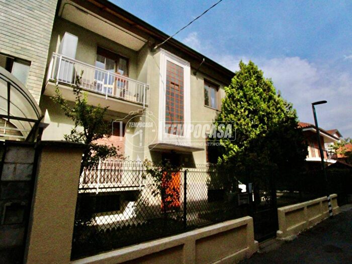 Appartamento con 5 locali in vendita in Corso Canonico Giuseppe Allamano, Santa Rita, Torino