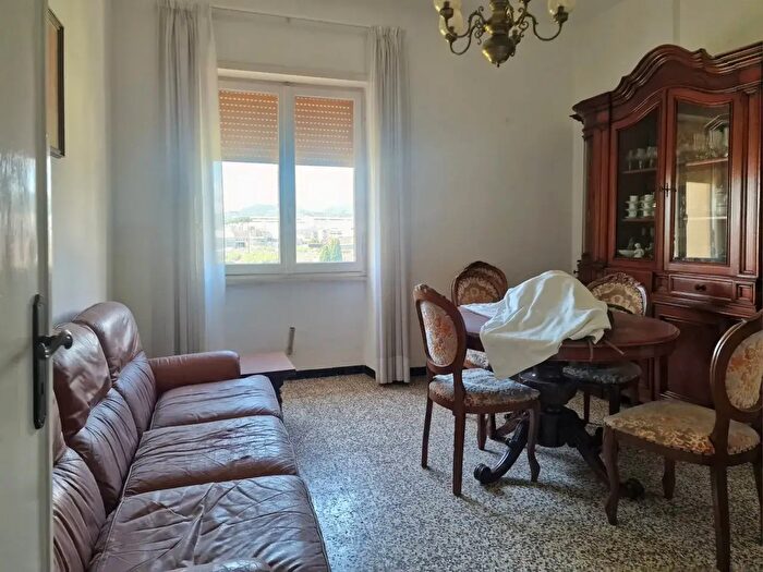 Appartamento quadrilocale in vendita in Massa