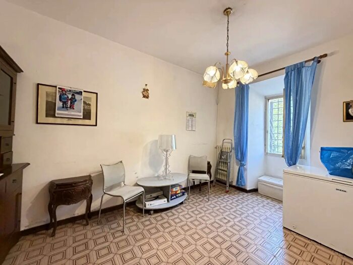 Casa con 7 locali in vendita in Marliana