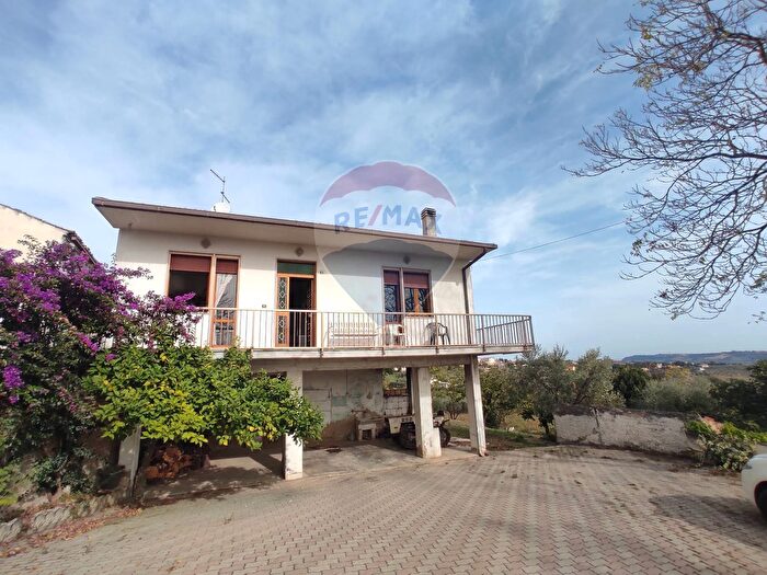 Casa con 5 locali in vendita in Torrevecchia Teatina