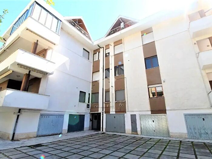 Appartamento quadrilocale in vendita in Via Vergini delle Rocce, Francavilla Al Mare