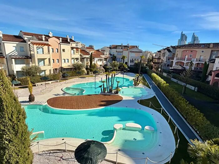 Appartamento quadrilocale in vendita in Via Don Guerrino Bertolin, Jesolo