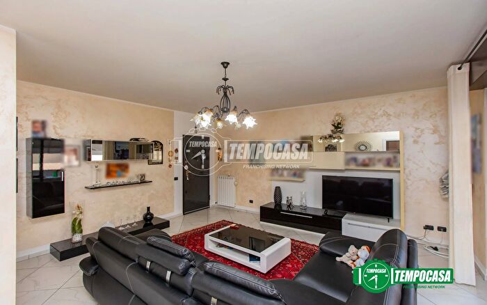 Appartamento trilocale in vendita in Via delle Fiandre a, Arconate