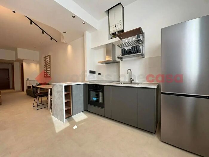 Appartamento trilocale in affitto in Via delle Ruote, Firenze