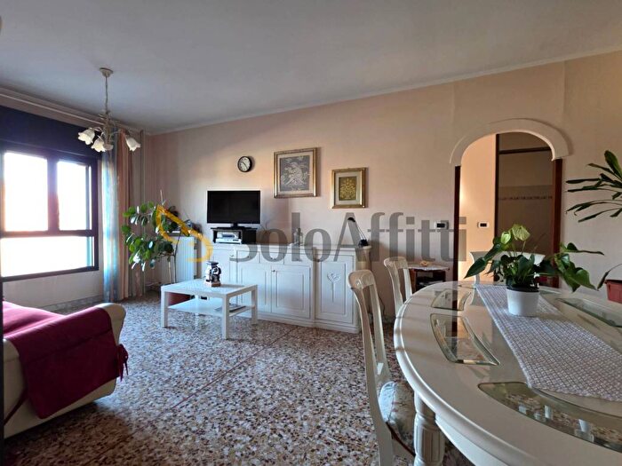 Appartamento con 5 locali in affitto in Via della Croce, Villaggio Fiorito Oltre Dora, Collegno