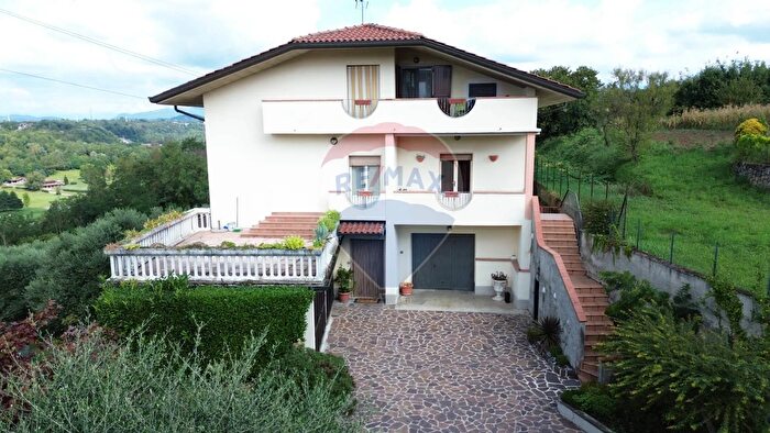 Appartamento con 5 locali in vendita in Via Adda, Bottanuco