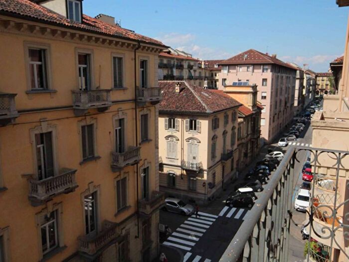 Appartamento quadrilocale in affitto in via Vittorio Amedeo II, Cittadella, Torino