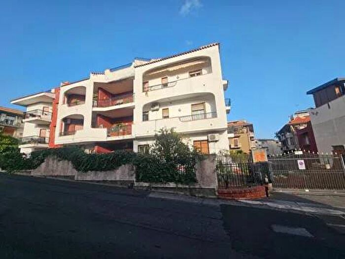 Appartamento quadrilocale in affitto in Via Mollica, Centro, Aci Castello