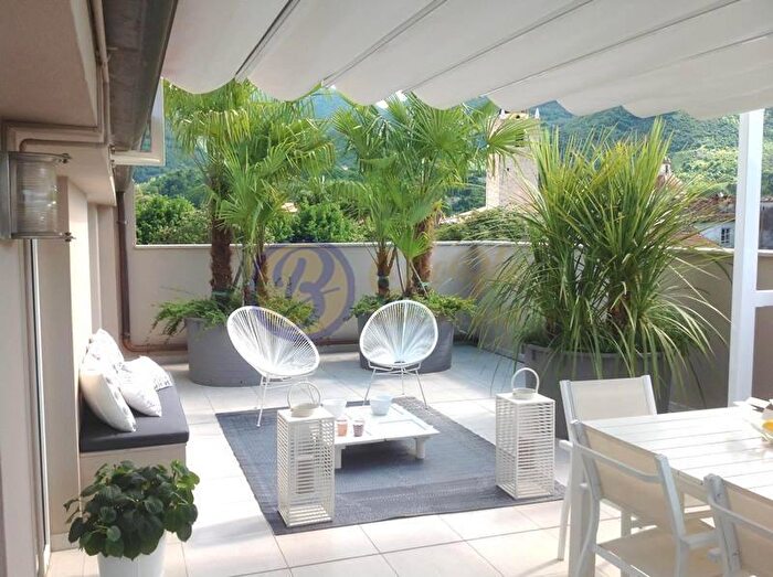 Appartamento con 7 locali in vendita in Camaiore