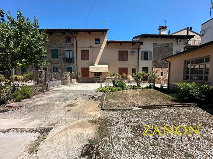 Casa con 6 locali in vendita in Via Brolo, Cormons