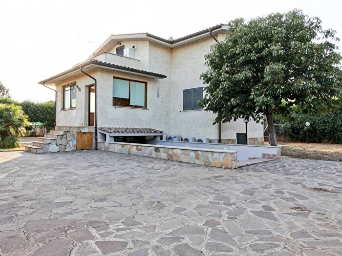 Casa con 6 locali in affitto in Via Firenze, Fiano Romano