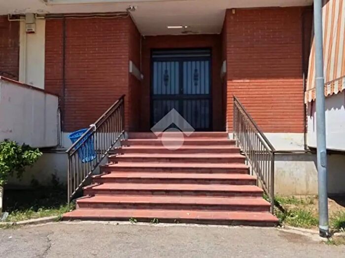 Appartamento quadrilocale in vendita in Via Petrarca, Villa Di Briano
