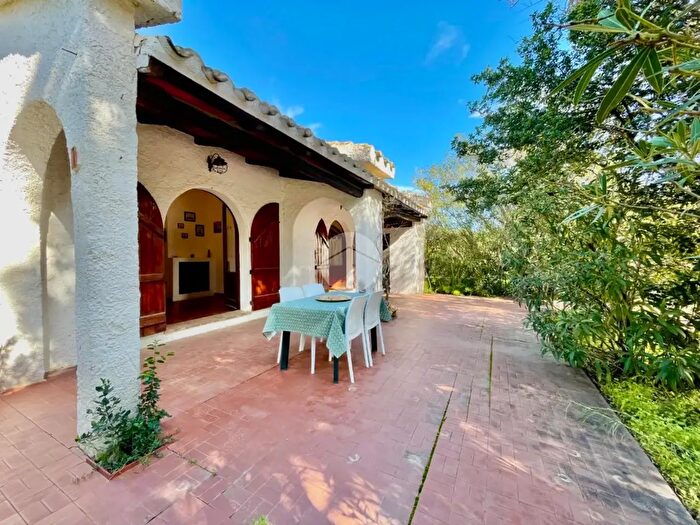 Casa quadrilocale in vendita in Villaggio Mandorli, Villasimius