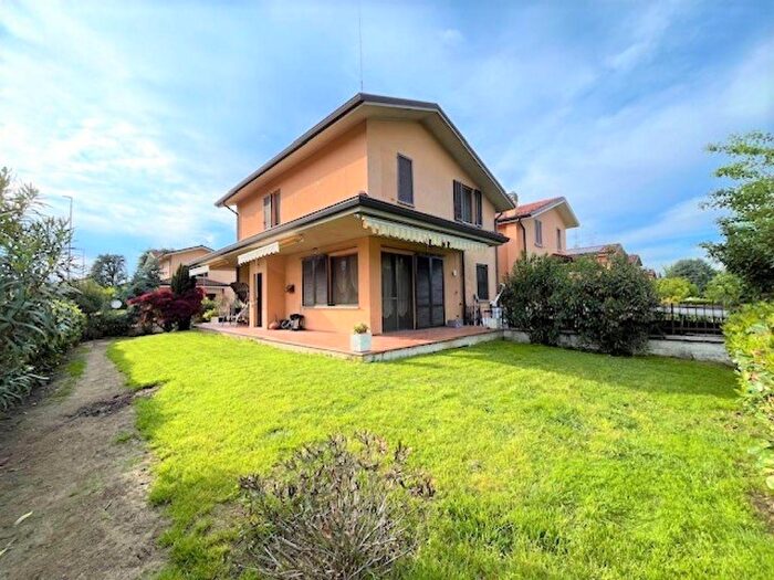 Casa quadrilocale in vendita in San Colombano Al Lambro