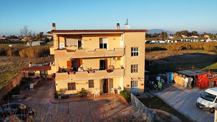 Appartamento quadrilocale in vendita in Via Peccia, Aprilia