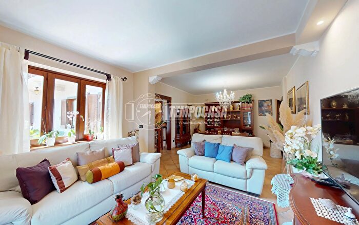 Case in Vendita e in Affitto - 3