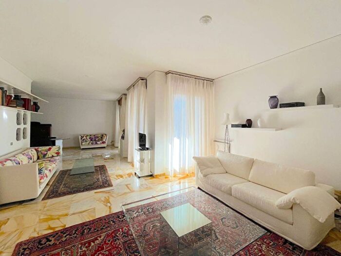 Appartamento con 6 locali in affitto in Via Giorgio Byron, Albaro, Genova