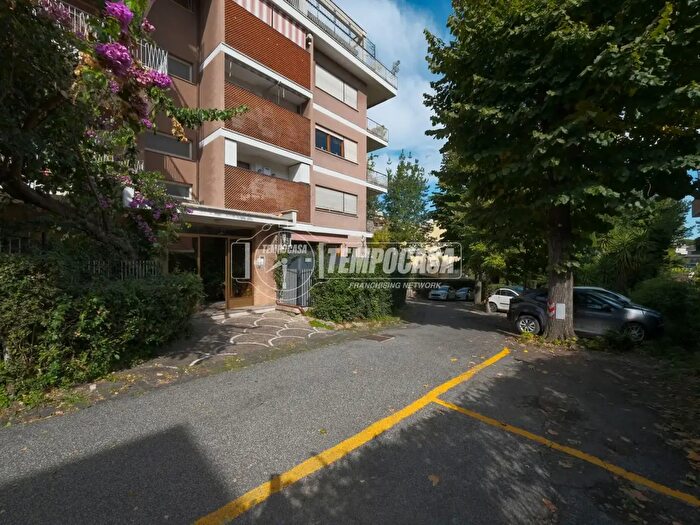 Appartamento quadrilocale in vendita in Via Cassia, Roma