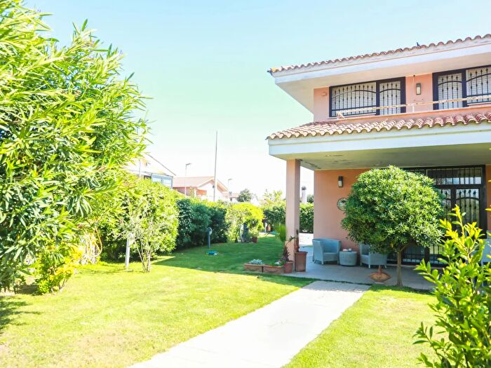 Casa con 5 locali in vendita in Via delle Camelie, Anzio