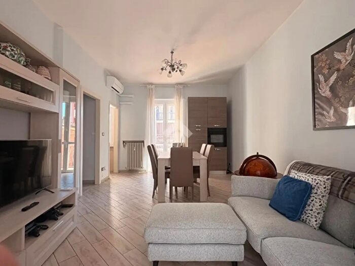 Appartamento trilocale in vendita in Via Rossini, Asti