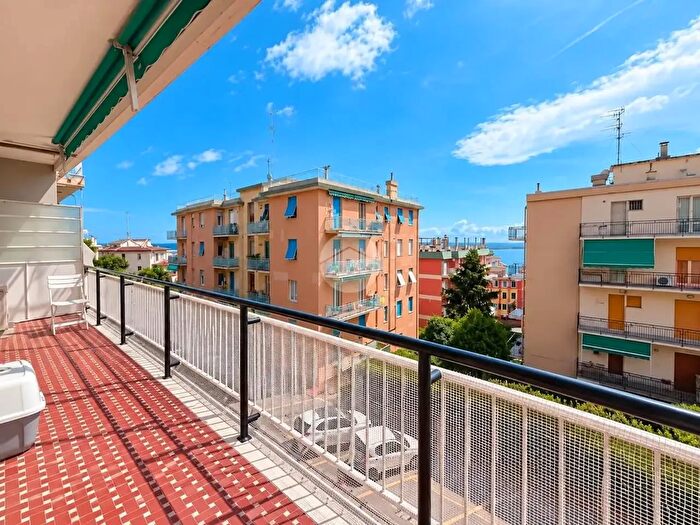Appartamento quadrilocale in vendita in Appartamento Via Alberto Guglielmotti, Genova