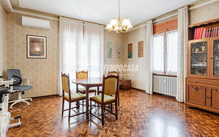 Appartamento trilocale in vendita in Via Papa Giovanni XXIII, Reggio Emilia