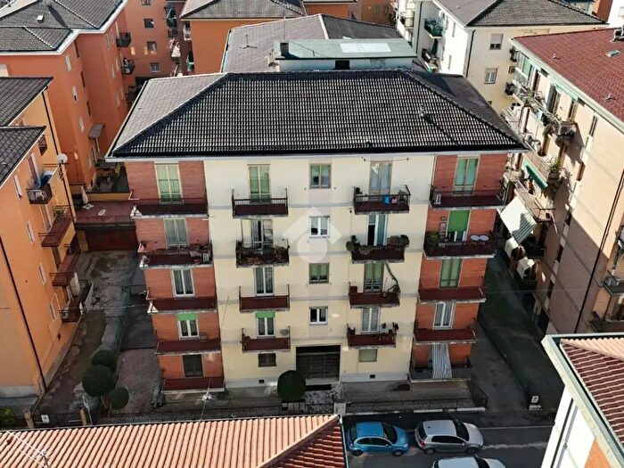 Appartamento trilocale in vendita in Via Angelo da Velo, Verona