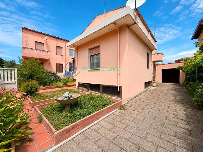 Casa con 7 locali in vendita in Viale Giuseppe di Vittorio, Guspini