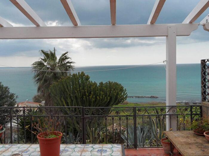 Appartamento trilocale in affitto in Via della Torre, Menfi