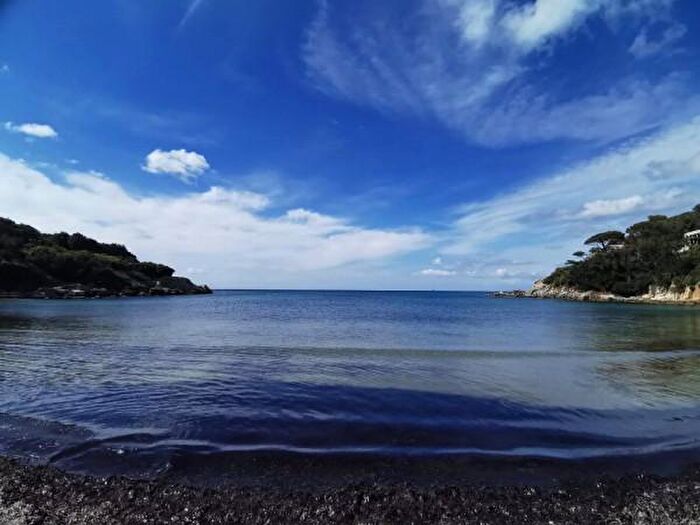 Casa con 6 locali in vendita in Marciana