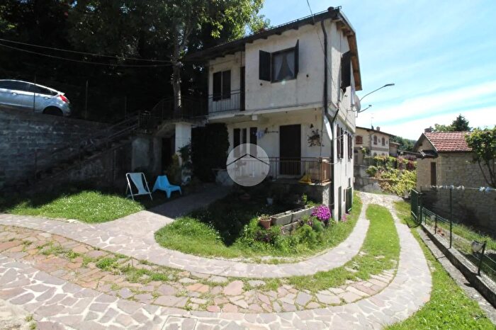 Casa quadrilocale in vendita in Str della Casaforte, Tizzano Val Parma