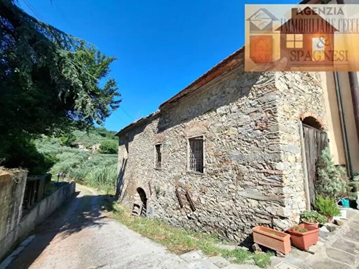 Casa con 6 locali in vendita in Via di Buriano, Quarrata