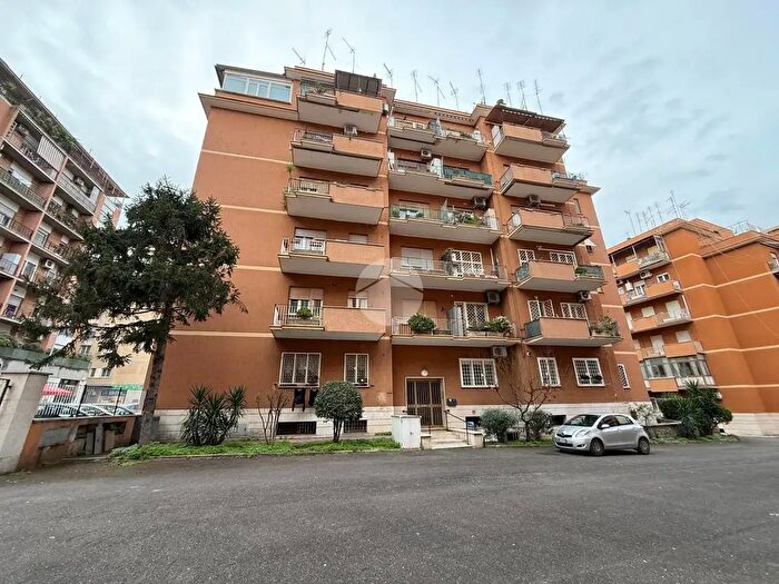 Appartamento trilocale in affitto in Via Giuseppe Donati, Roma