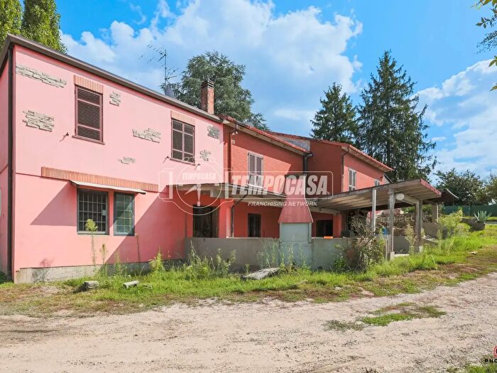 Appartamento con 6 locali in vendita in Via Casola Canina, Imola