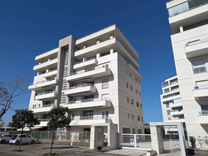 Appartamento trilocale in affitto in Via Giuseppe Lucchetti Rossi, Roma