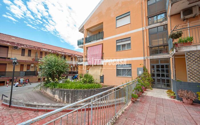 Appartamento trilocale in vendita in Via Comunale Sperone, Messina