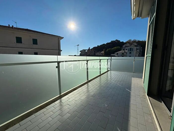 Appartamento trilocale in vendita in Largo Giovanni Giolitti, Celle Ligure