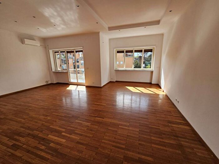 Appartamento trilocale in affitto in Via dei Colli della Farnesina, Camilluccia Farnesina, Roma