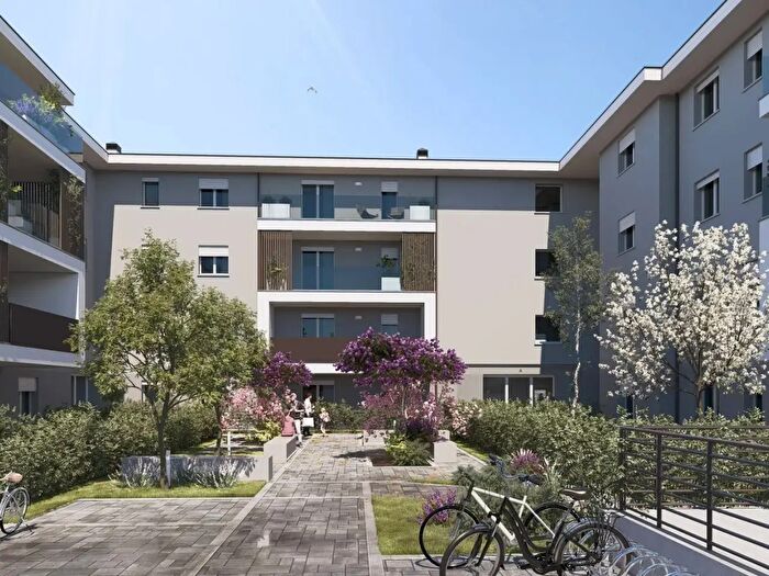 Appartamento trilocale in vendita in Via dall'Acqua, Cologno Monzese
