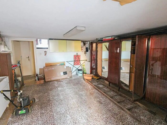 Casa con 6 locali in vendita in Cascina