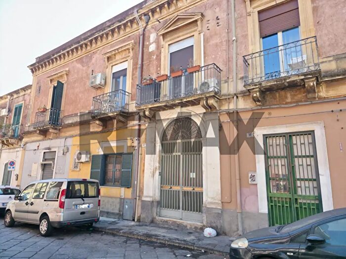Appartamento trilocale in vendita in Via Re Martino, Catania
