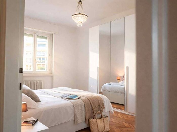 Appartamento trilocale in affitto in Viale Cassala, Navigli Darsena, Milano