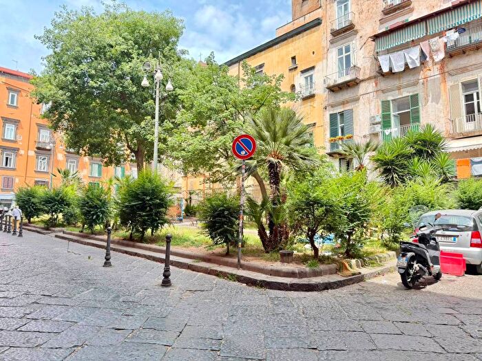 Appartamento con 6 locali in vendita in Via Pietro Trinchera, Tribunali, Napoli