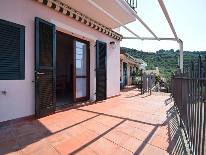 Appartamento trilocale in vendita in Località Montin, Diano San Pietro