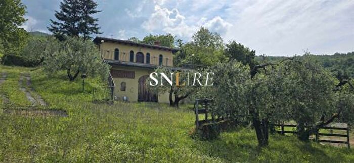 Appartamento con 5 locali in vendita in Via del Castagno, Pistoia