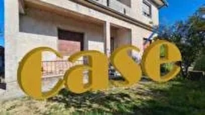 Casa con 9 locali in vendita in Camaiore