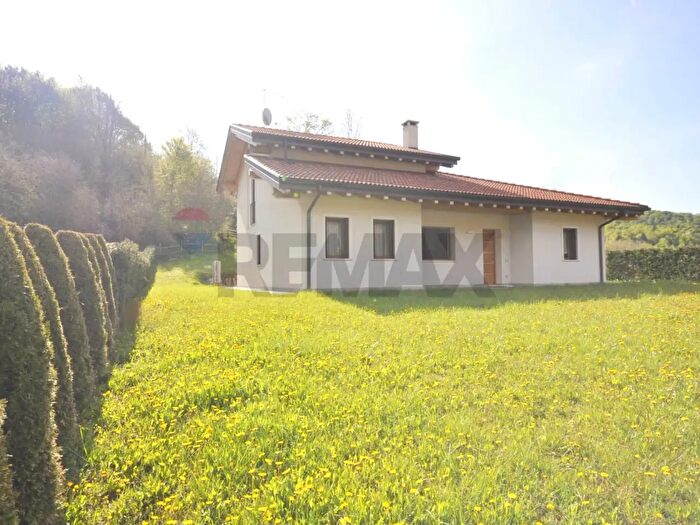Casa con 8 locali in vendita in Via Altopiano, Lusiana Conco