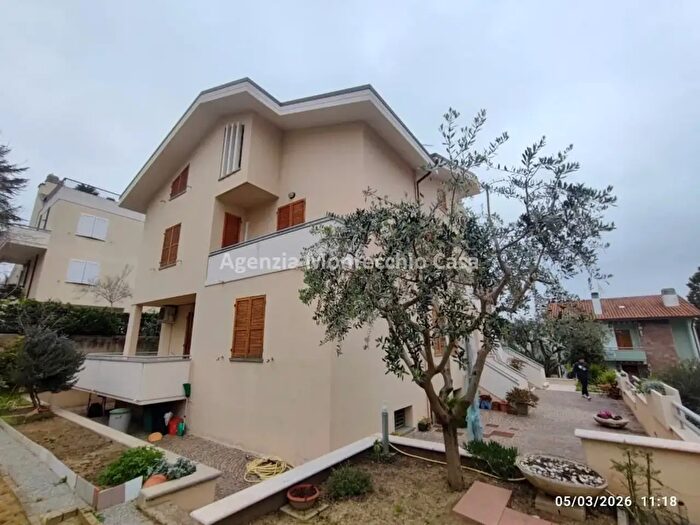 Casa con 14 locali in vendita in Via Monte Cristallo, Pesaro