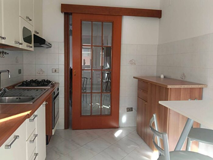 Appartamento con 5 locali in affitto in Via Inghilterra, Scopaia, Livorno