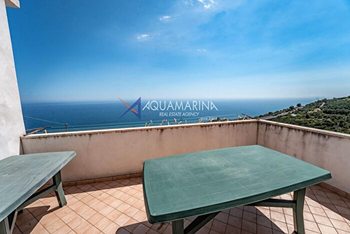 Appartamento quadrilocale in vendita in Via Provinciale Snc, Costarainera